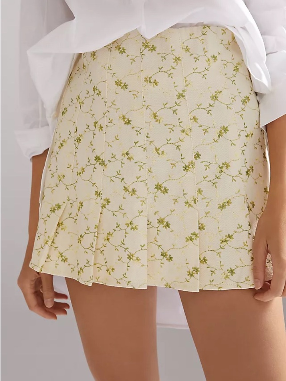 Anthropologie En Saison embroidered cotton Floral Embroidered pleated mini Skirt